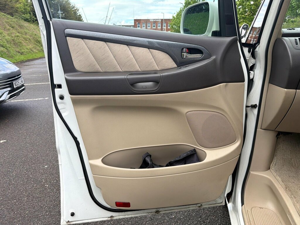 Toyota Alphard 2.4 White #16