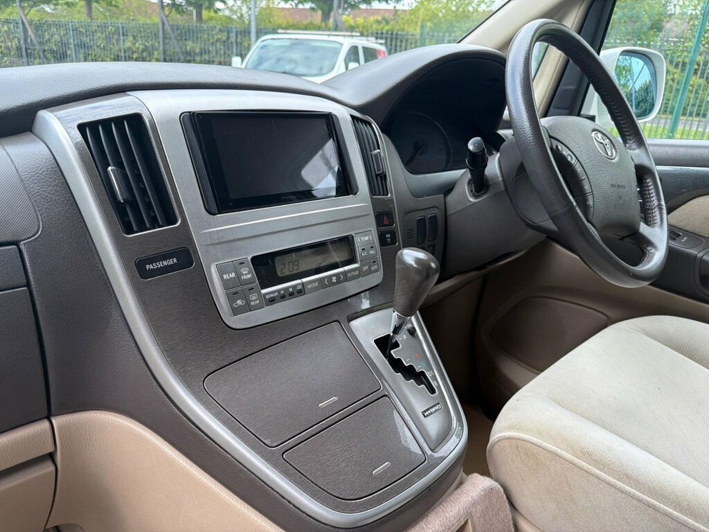 Toyota Alphard 2.4 White #19
