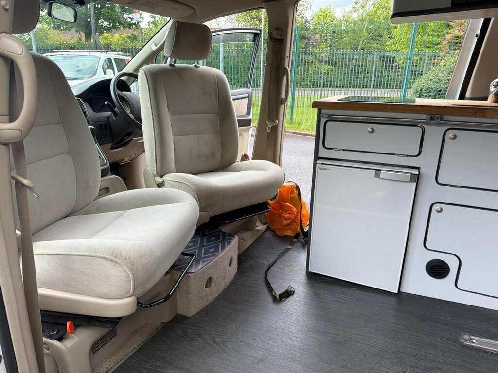 Toyota Alphard 2.4 White #41
