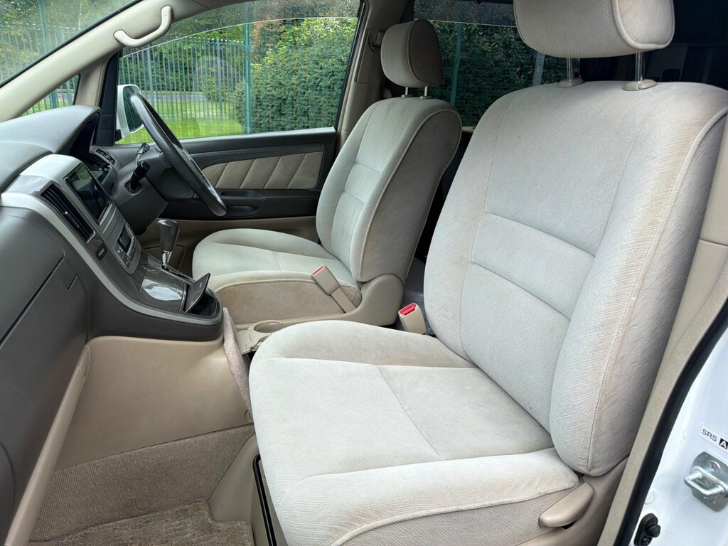 Toyota Alphard 2.4 White #17