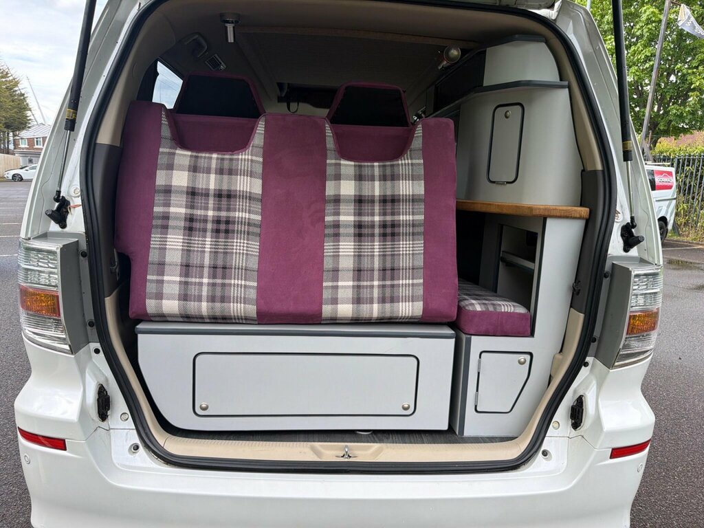 Toyota Alphard 2.4 White #24