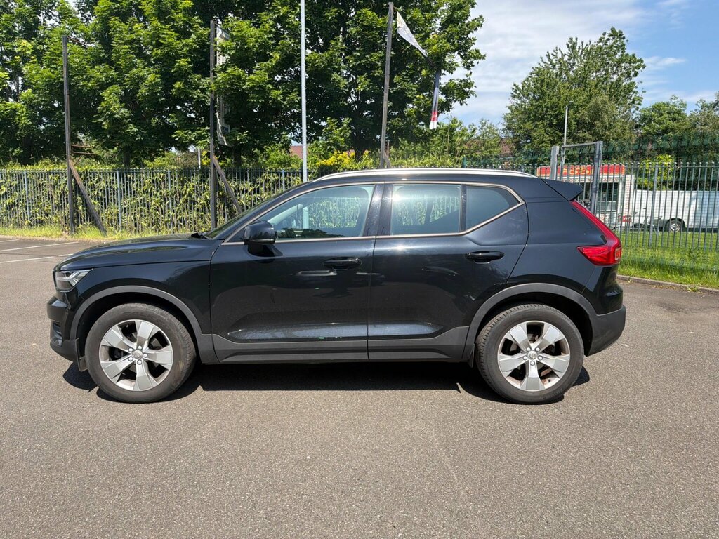 Volvo XC40 1.5 T3 Momentum Euro 6 Ss YE20KNF Black #4