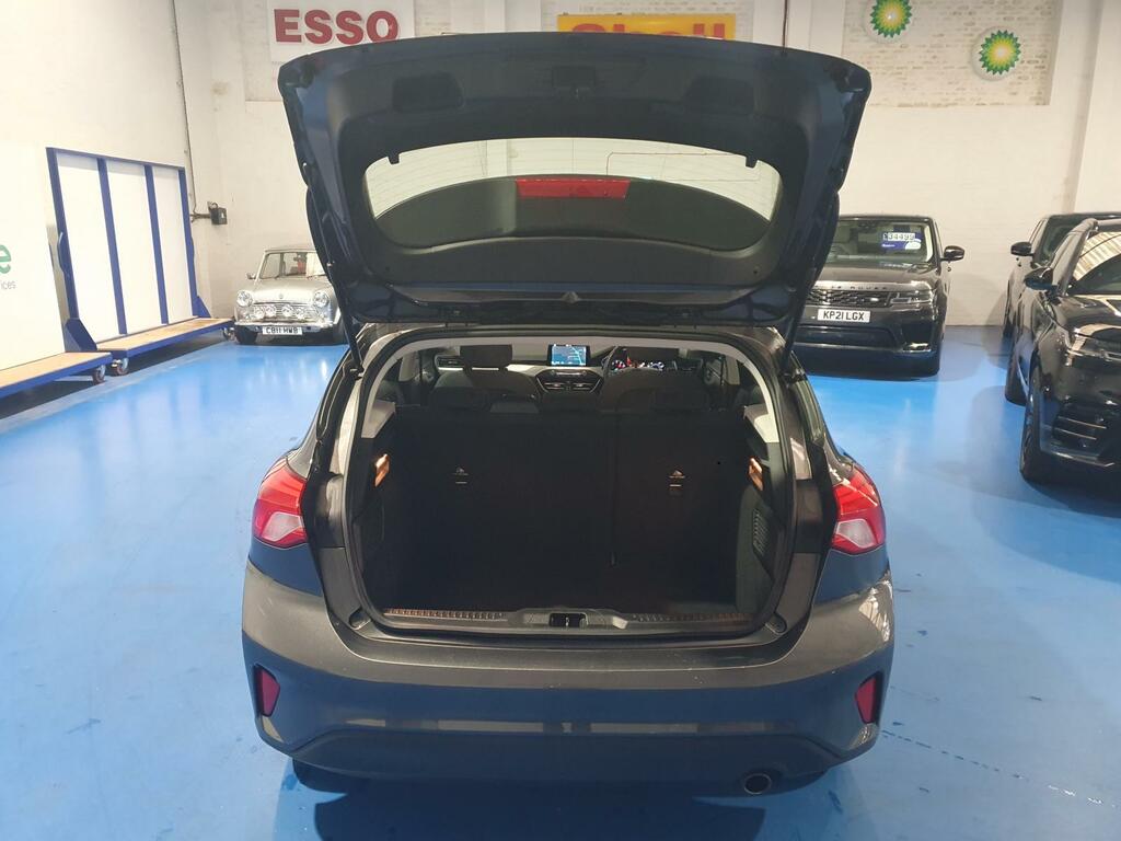 Ford Focus Hatchback YR69LJV #5
