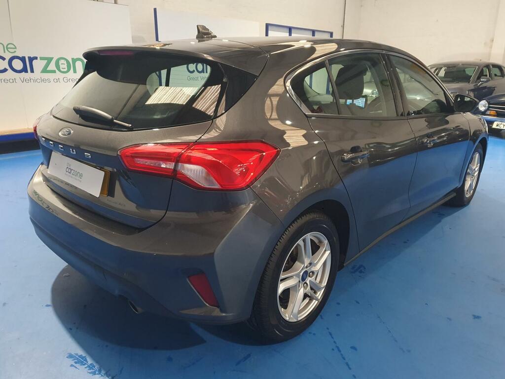 Ford Focus Hatchback YR69LJV #3