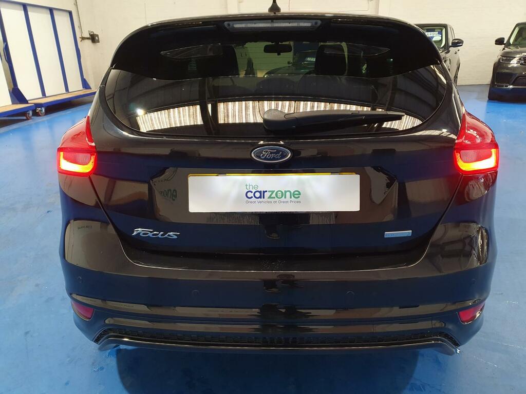 Ford Focus Hatchback YY18PCZ #4