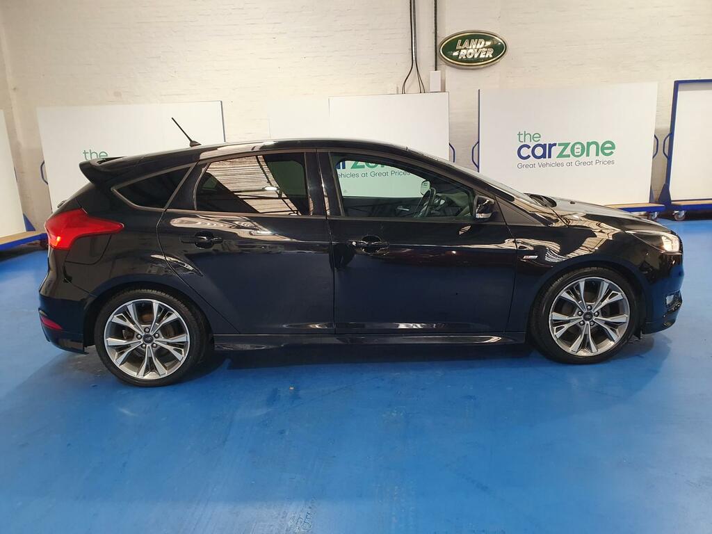 Ford Focus Hatchback YY18PCZ #2
