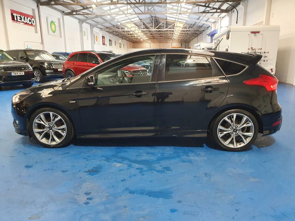Ford Focus Hatchback YY18PCZ #6