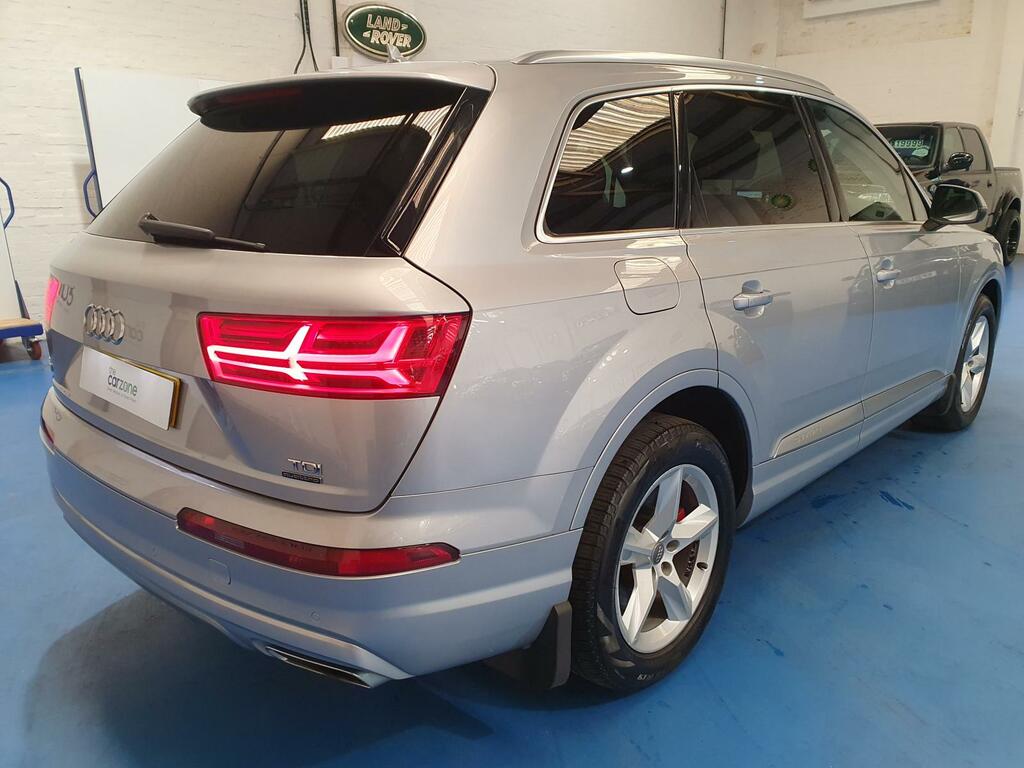Audi Q7 Estate SO17UAR #3