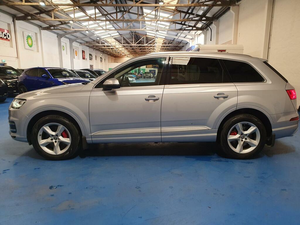 Audi Q7 Estate SO17UAR #6