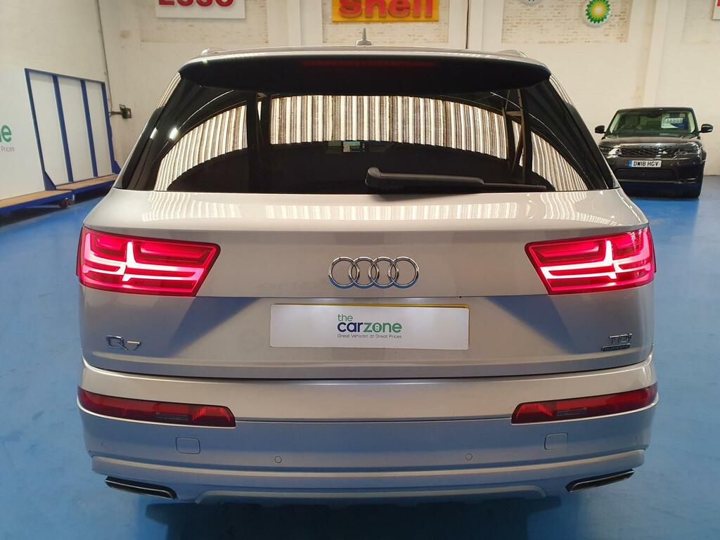 Audi Q7 Estate SO17UAR #4