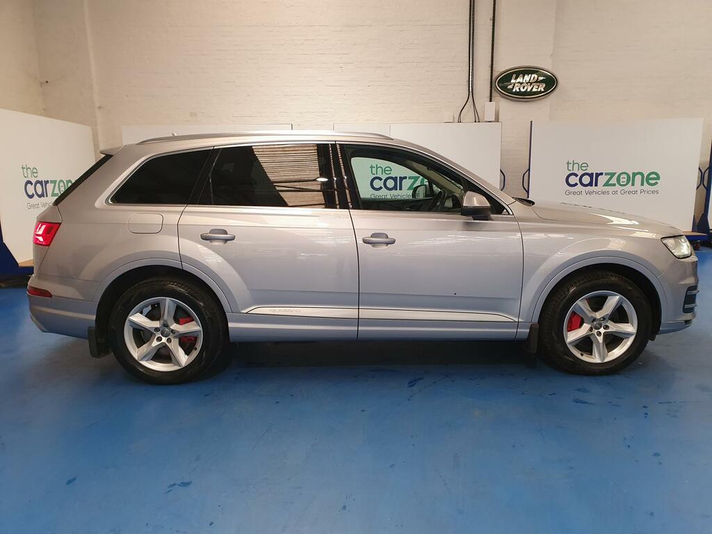 Audi Q7 Estate SO17UAR #2