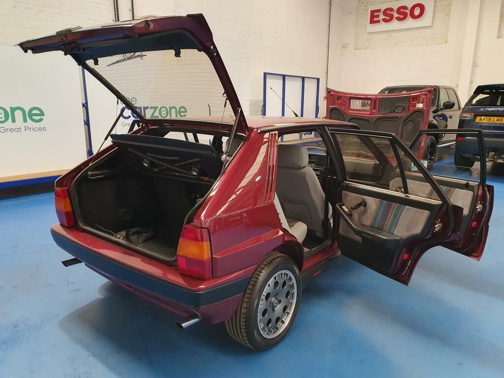 Lancia Delta Hatchback #6