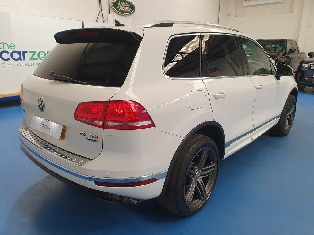 Volkswagen Touareg Estate VO17GHX #3