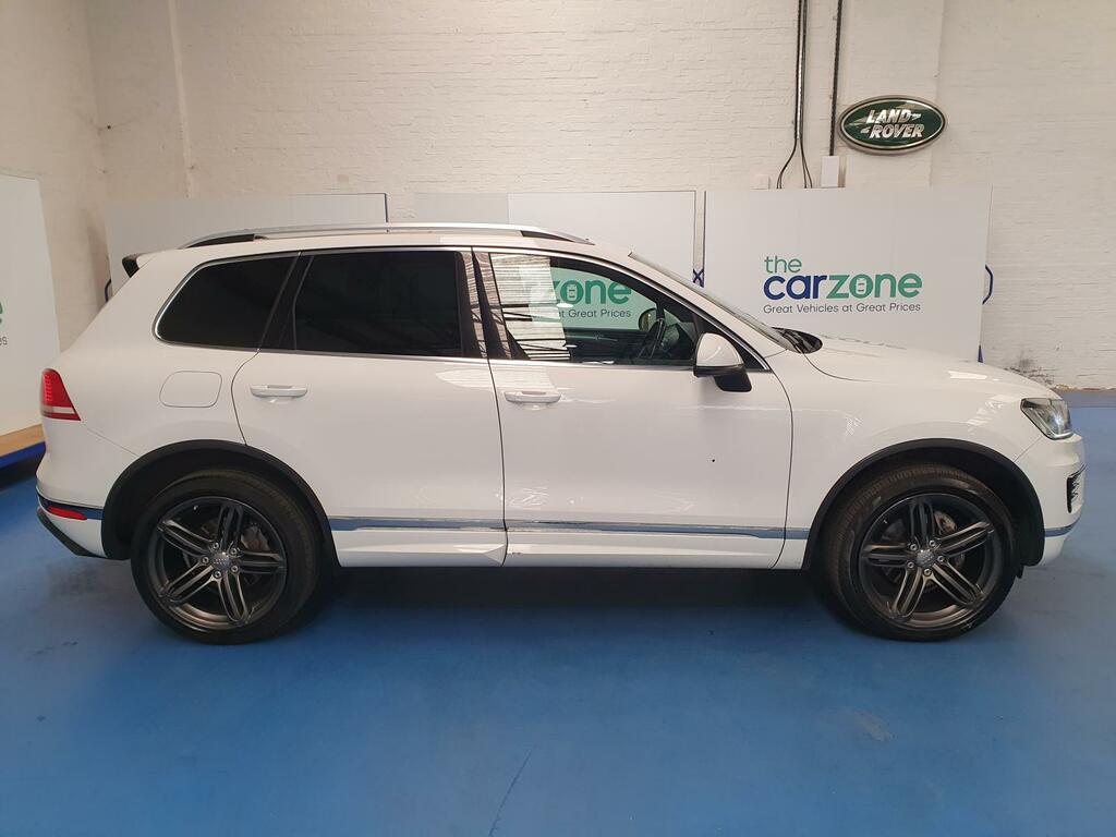 Volkswagen Touareg Estate VO17GHX #2