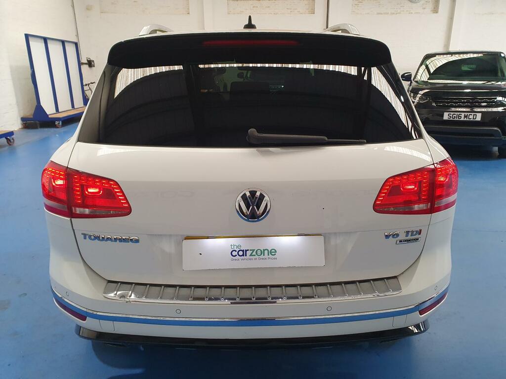 Volkswagen Touareg Estate VO17GHX #4