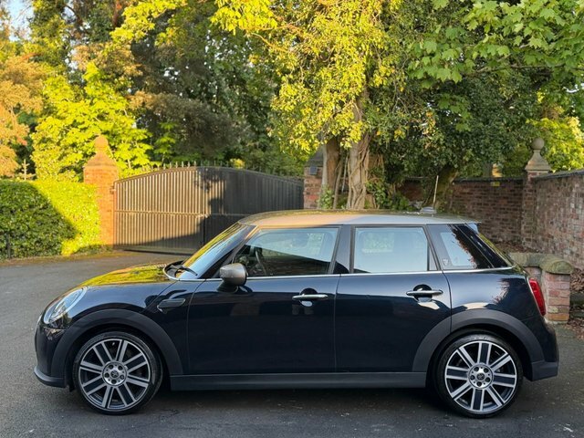Mini Hatch 2022 1.5 Cooper Exclusive Hatchback Man PF71GOU Black #2