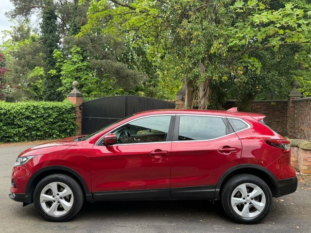 Nissan Qashqai 2018 1.5 Dci Acenta Premium Suv PK68ZCV Red #2