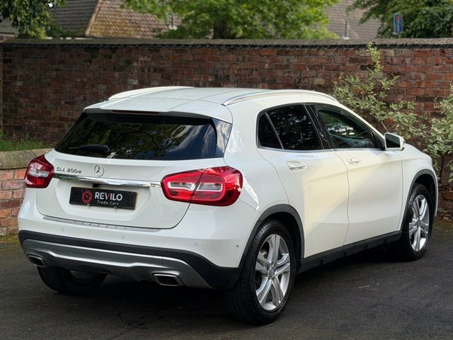 Mercedes-Benz GLA Class 2016 2.1 Gla200d Sport Executive Suv HF16RYT White #6