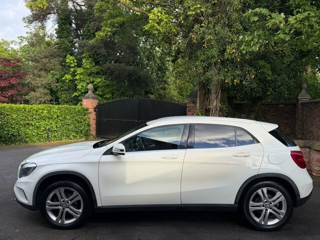Mercedes-Benz GLA Class 2016 2.1 Gla200d Sport Executive Suv HF16RYT White #2