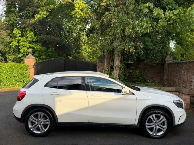 Mercedes-Benz GLA Class 2016 2.1 Gla200d Sport Executive Suv HF16RYT White #5