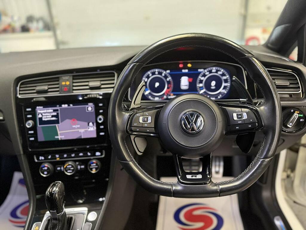 Volkswagen Golf Tsi R VE69EDF White #3