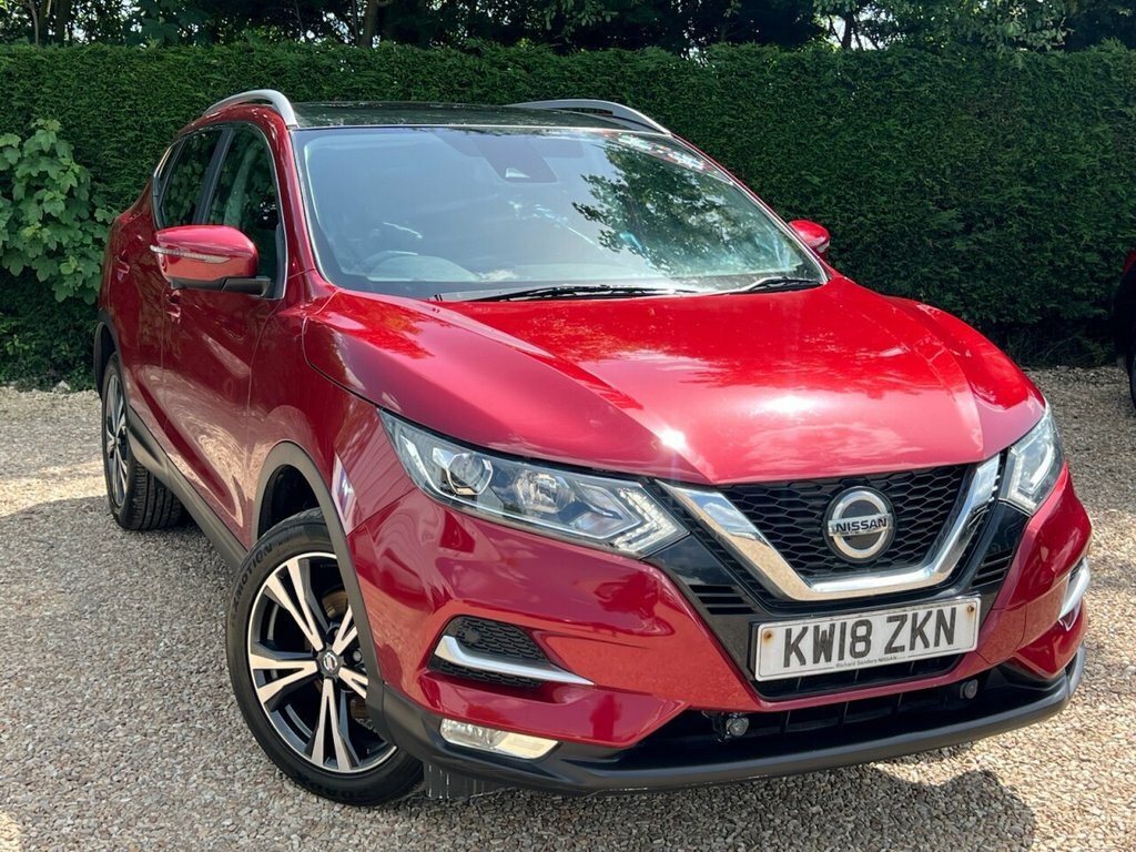Nissan Qashqai 1.2L N-connecta Red