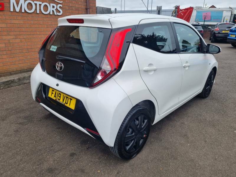 Toyota Aygo 1.0 Vvt-i X-play - 2019 19 FA19VDT White #6