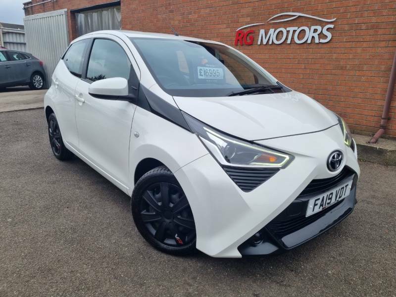 Toyota Aygo 1.0 Vvt-i X-play - 2019 19 FA19VDT White #2