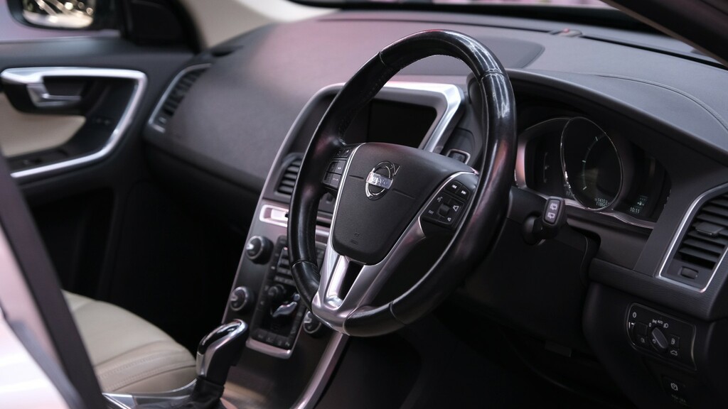 Volvo XC60 Suv 2.4 D5 Se Lux Nav 201363 KV63GXM Gold #4