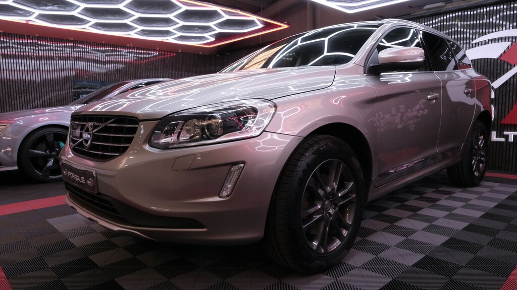 Volvo XC60 Suv 2.4 D5 Se Lux Nav 201363 Gold