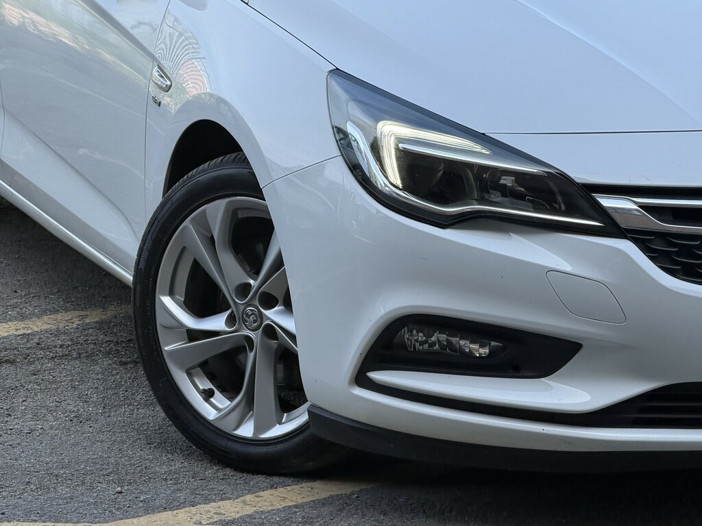 Vauxhall Astra Hatchback 1.6 Cdti Blueinjection Sri Nav 201666 LT66FNK White #2