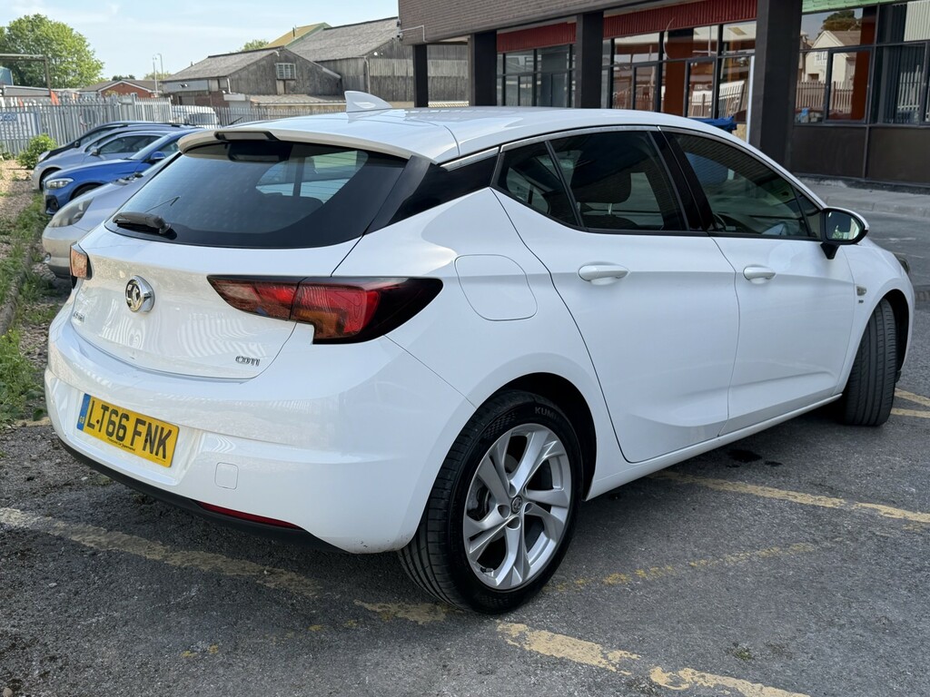 Vauxhall Astra Hatchback 1.6 Cdti Blueinjection Sri Nav 201666 LT66FNK White #5