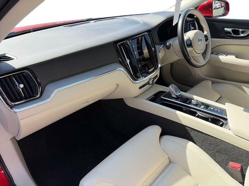 Volvo V60 2.0 B3 Mhev Inscription Euro 6 Ss KM21URB Red #3