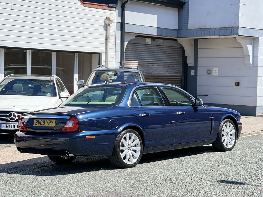 Jaguar XJ Saloon Green #12