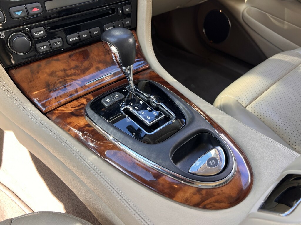 Jaguar XJ Saloon Green #20
