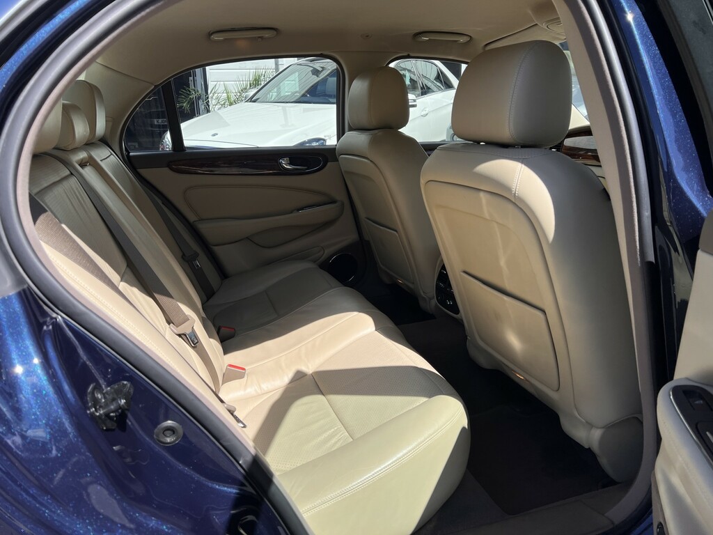 Jaguar XJ Saloon Green #22