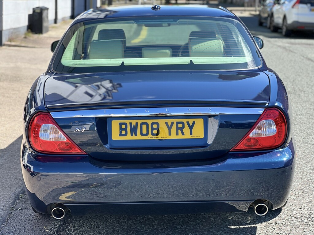 Jaguar XJ Saloon Green #13
