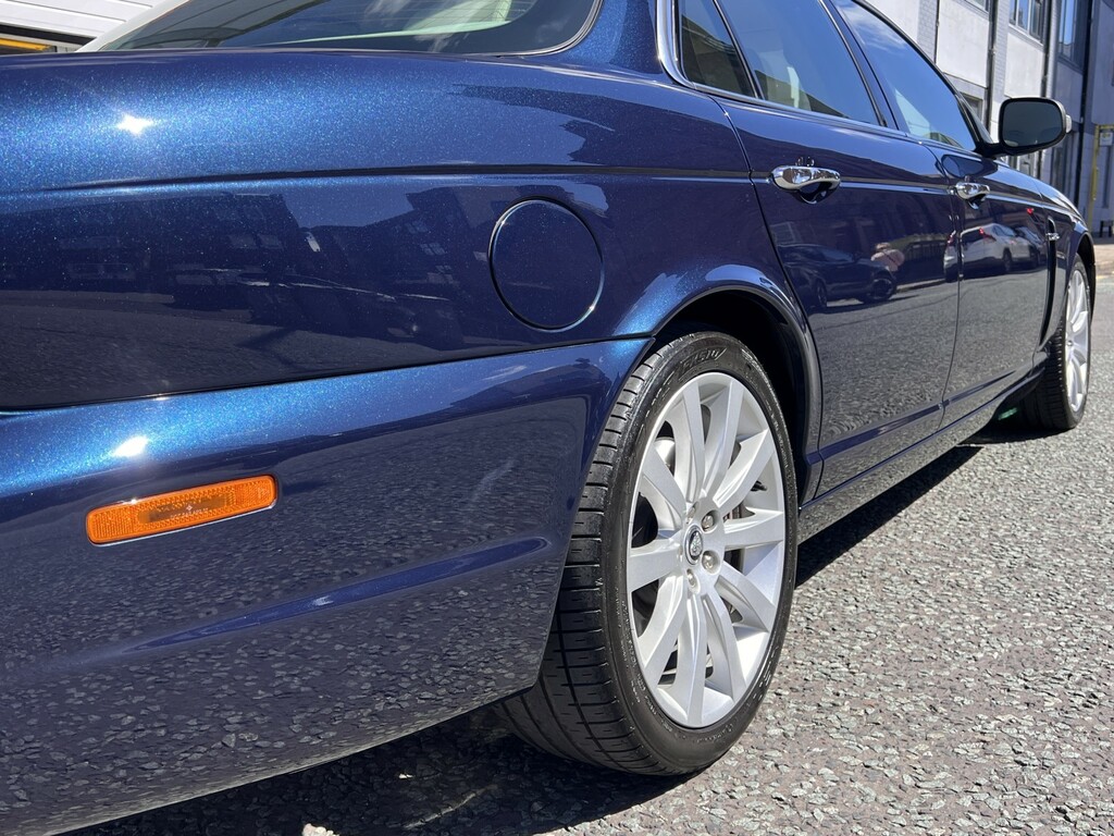 Jaguar XJ Saloon Green #39