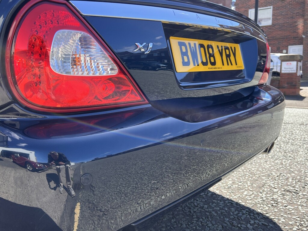 Jaguar XJ Saloon Green #37