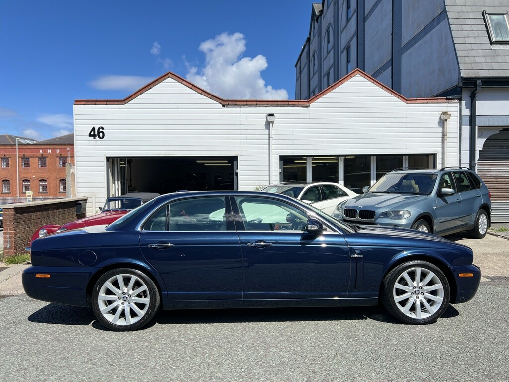 Jaguar XJ Saloon Green #8