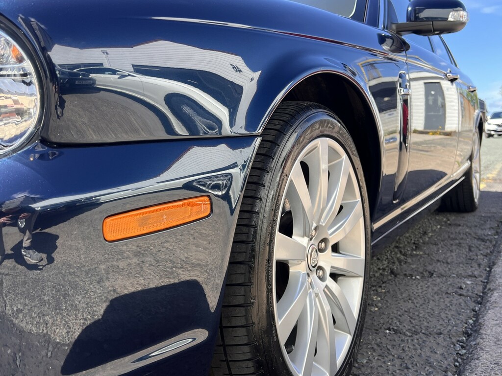 Jaguar XJ Saloon Green #35