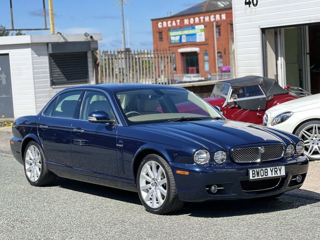 Jaguar XJ Saloon Green #10