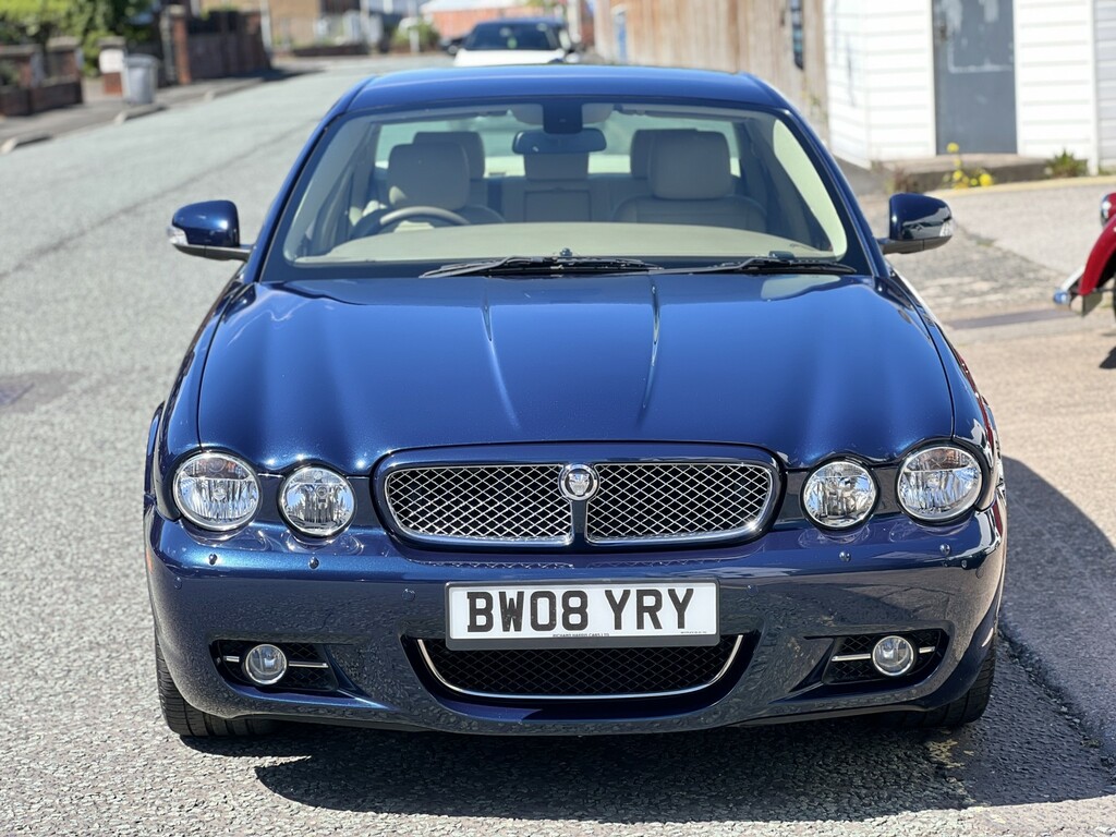 Jaguar XJ Saloon Green #9