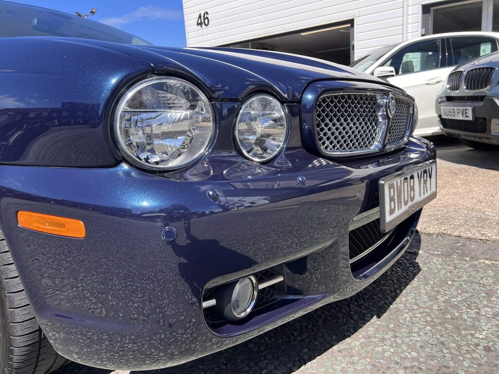 Jaguar XJ Saloon Green #41