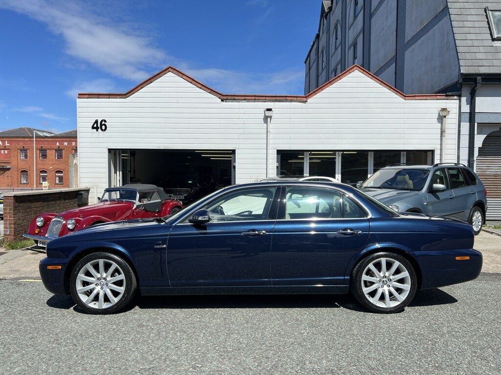 Jaguar XJ Saloon Green #7