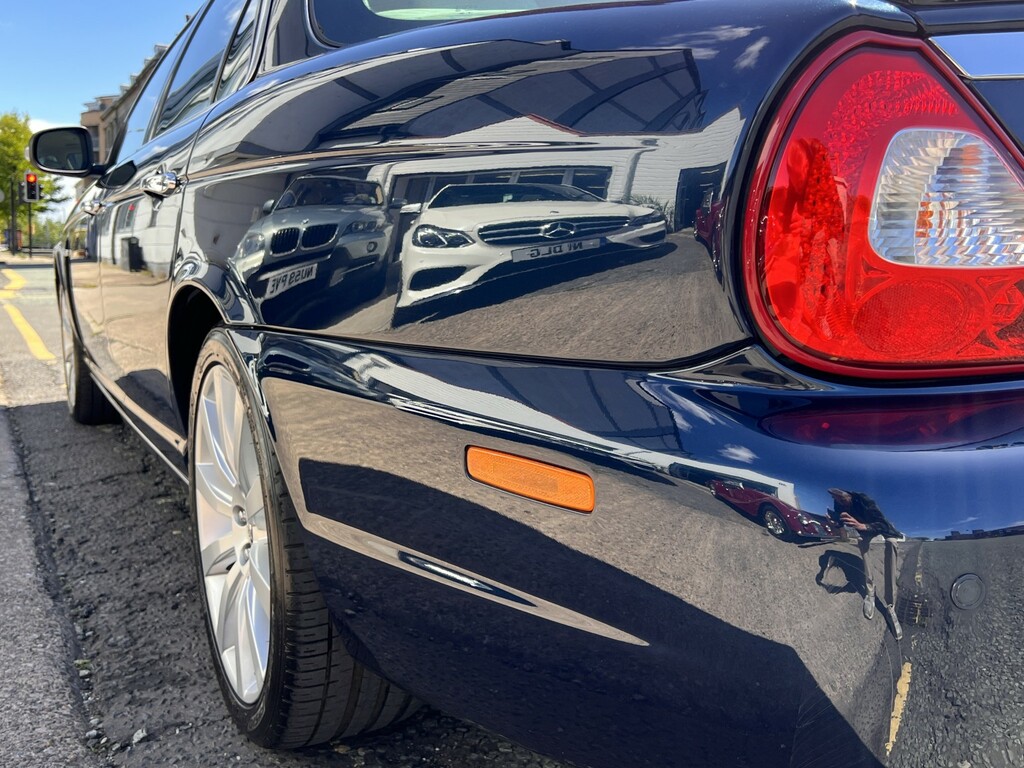 Jaguar XJ Saloon Green #36