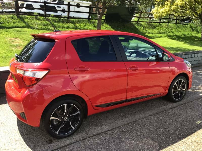 Toyota Yaris 1.5 Vvt-i Design - 2017 67 SJ67TXC Red #4