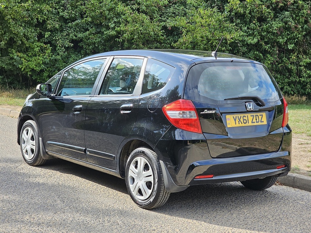 Honda Jazz I-vtec Es Black #3