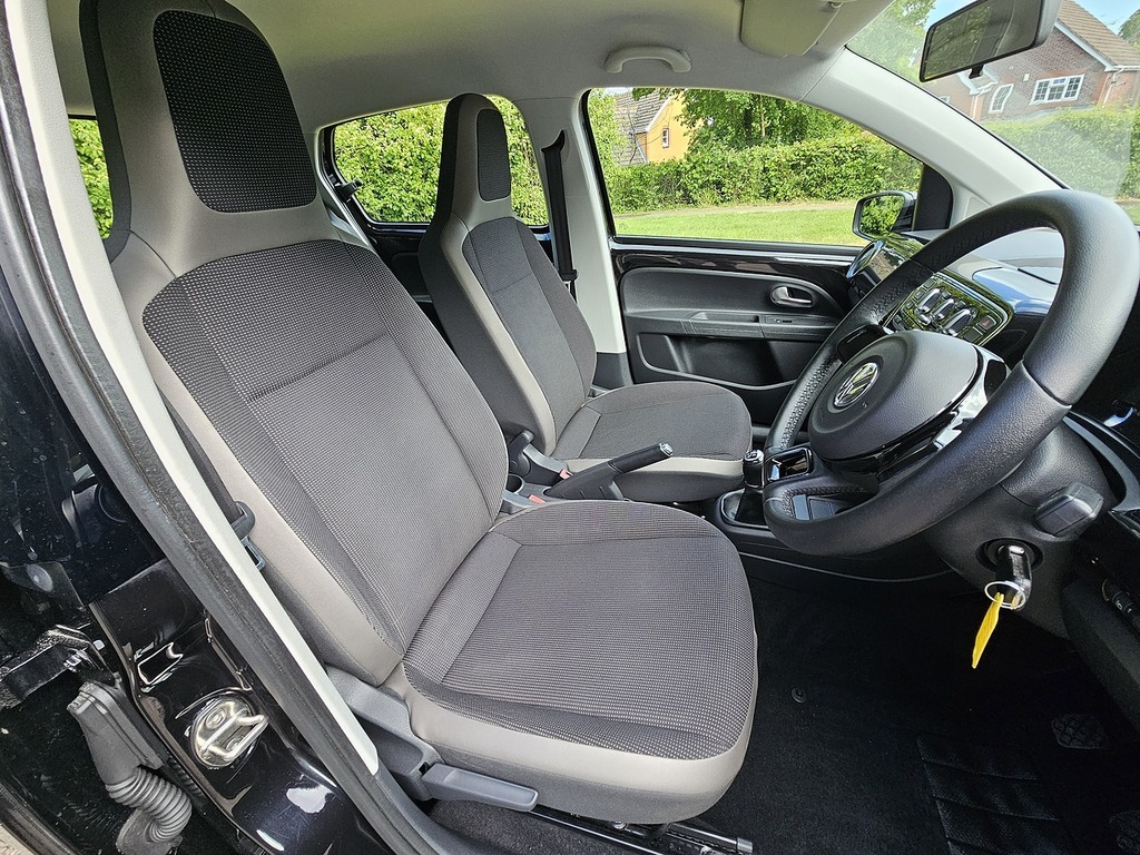 Volkswagen Up High Up DA14NYT Black #5