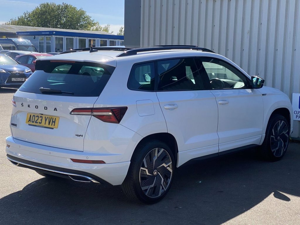 Skoda Karoq 2023 2.0 Tsi Sportline Suv Dsg 4Wd Euro AO23YVH White #4